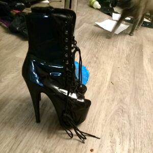 Pleasers adore 1020 model heeled boots